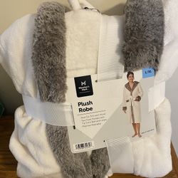 New With Tags Plush Robe With Hood Size L/XL
