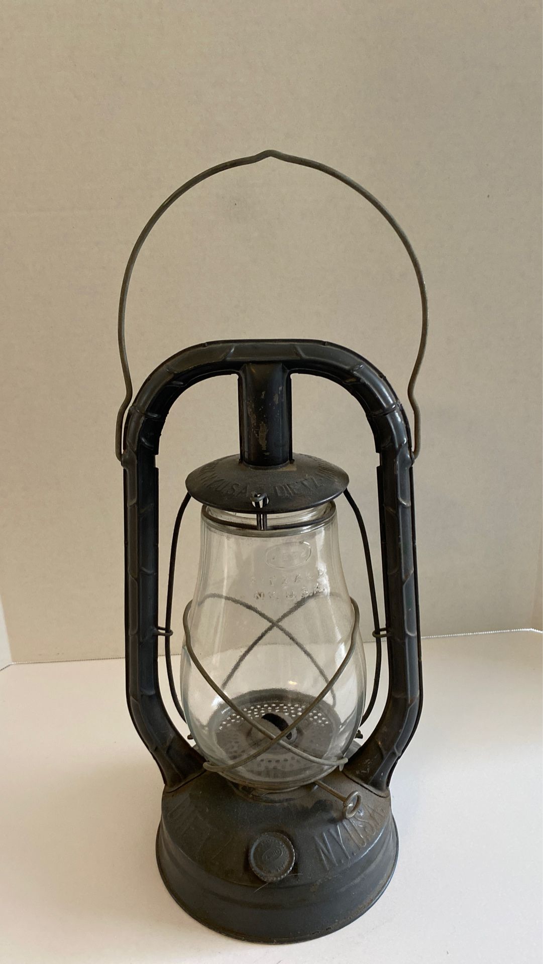 Antique DIETZ MONARCH NEW YORK Metal Kerosene Lantern w/ Clear Glass Globe