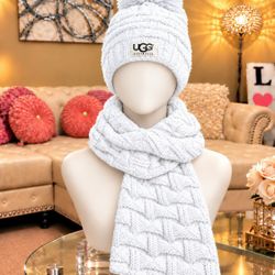 NEW WHITE UGG HAT AND SCARF MATCHING SET 