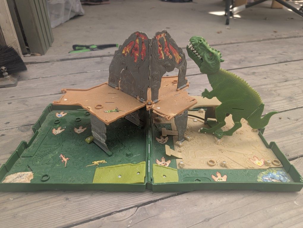 Vintage 2005 Matchbox Pop Up Dragon Castle Treasure, Fold N Go