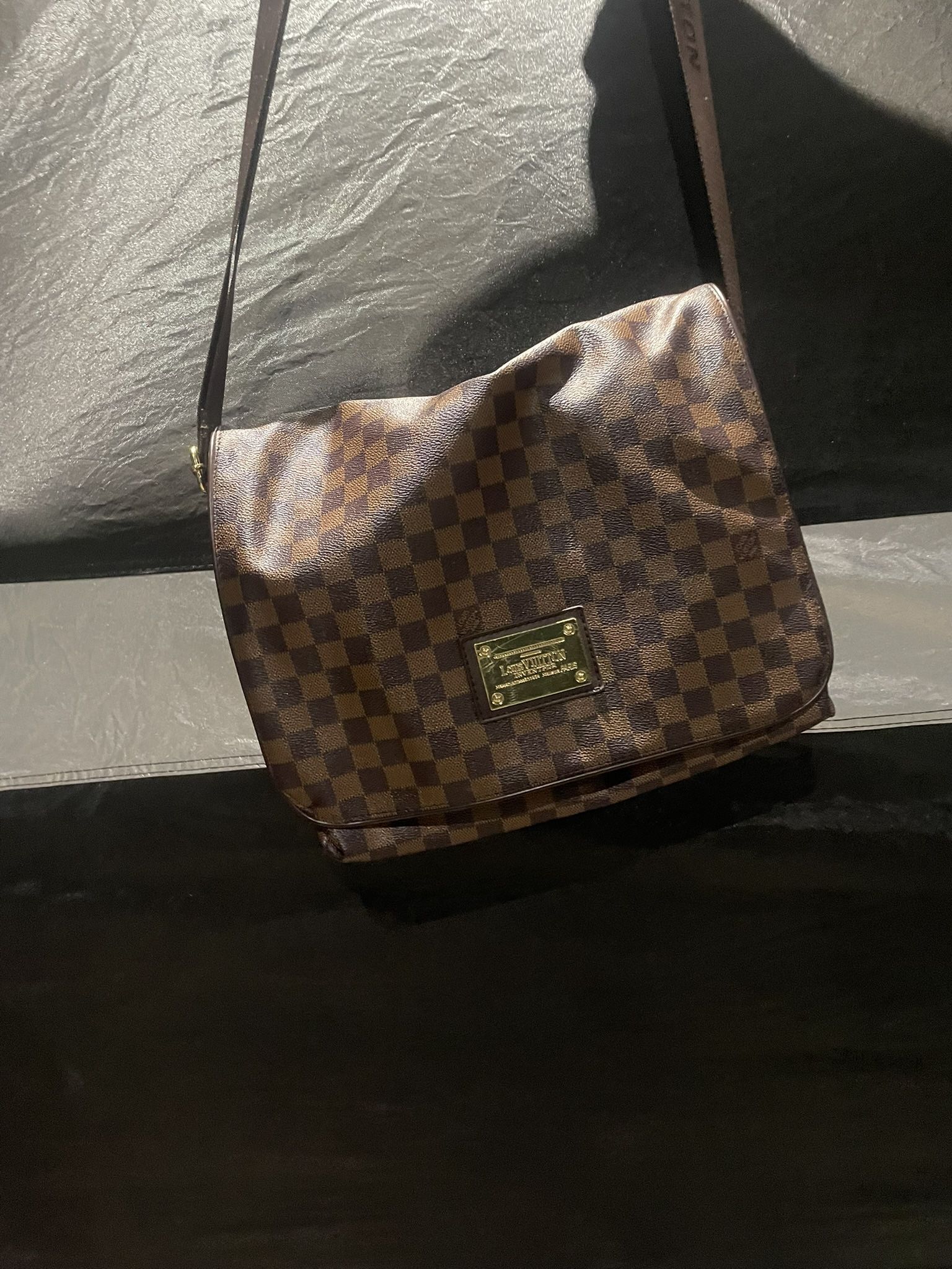 Authentic with EXCELLENT PRICE brown and black LOUIS VUITTON messenger bag bundle