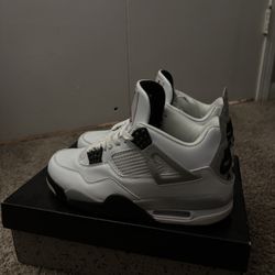 JORDAN 4’s White Cement