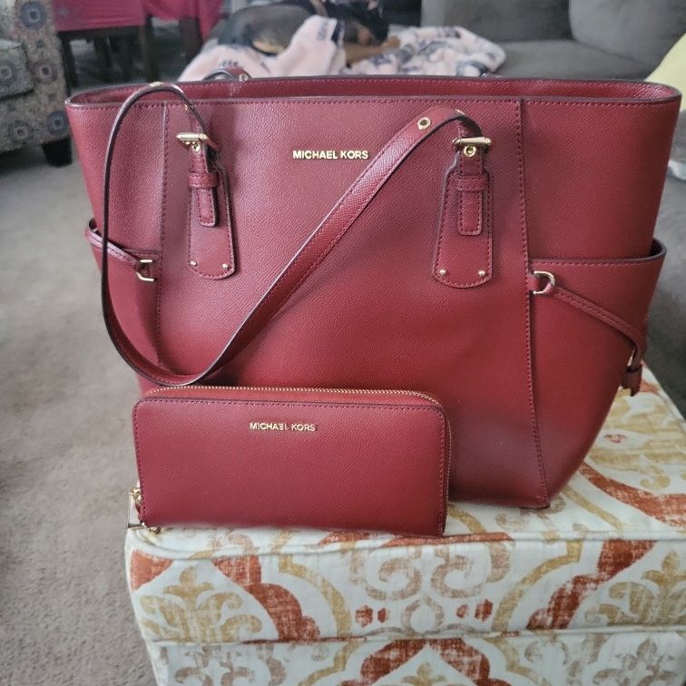 NWT MICHAEL KORS Hamilton Leather satchel for Sale in Jersey City, NJ -  OfferUp