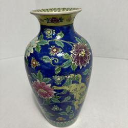 Antique Japanese Vase in Excellent Condition