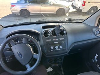 Ford Transit Connect Van. CLEAN TITLE