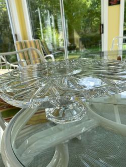 Pedestal glass dish