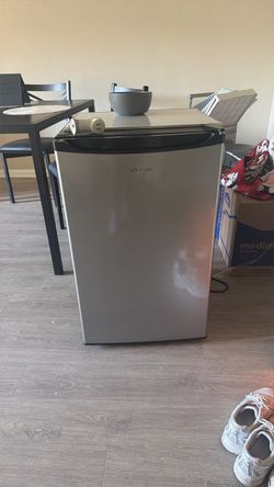 Dorm friendly Mini Fridge