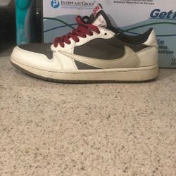 travis scott jordan 1 lows size 8