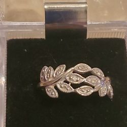 10k White Gold Ring 
