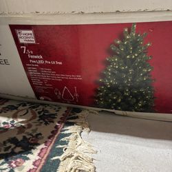 7.5’ Christmas Tree