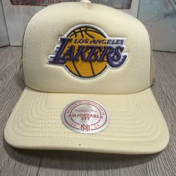 New Mitchell & Ness LOS ANGELES LAKERS Trucker Hat Snapback Cap Cream