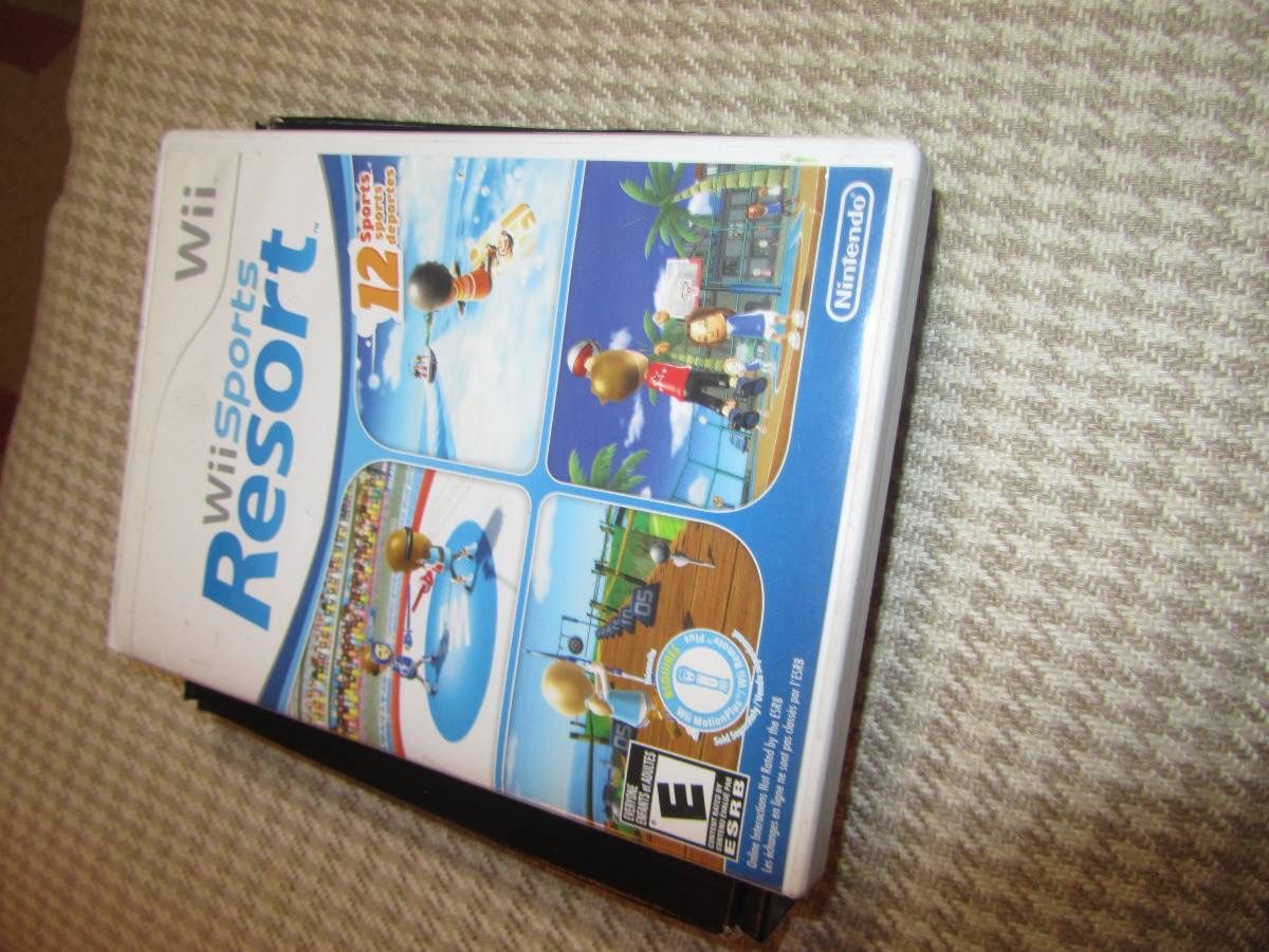 Wii Sports Resort (Nintendo Wii,) Complete with Manual CIB Wii motion