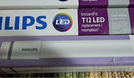LOT OF 4 - Philips T12 Replacement Bulb, 48”, 2100 Lumens, 4000K, Cool White