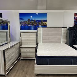 Stunning Natural Bedroom Set With LED Light and Acrylic Handles