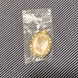 Mrs Albee PC brooch