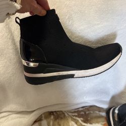 Micheal Kohr Size Eight Like New Macy’s