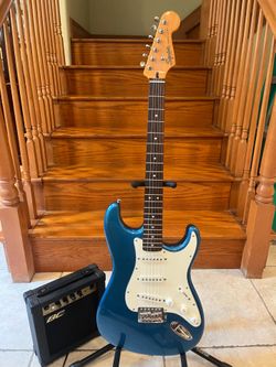Squier Classic Vibe Stratocaster w/ Rogue Amp