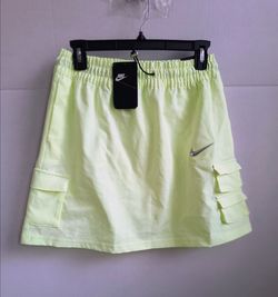 .Women’s Nike Sportswear Swoosh Neon Lime Gree Standard Fit Skirt Size Small  NWT