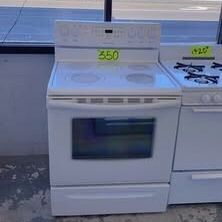 30” Frigidaire White 220-Volt Electric Stove⚡️— Works Great, Clean, and Ready to Use