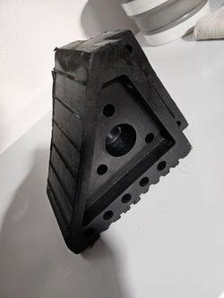 heavy-duty solid rubber wheel chock