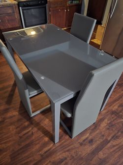 Glass Top Dinning Table W/4chairs
