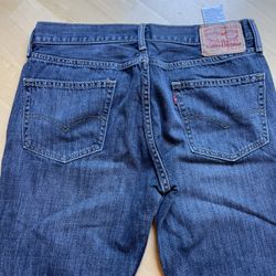 Levi’s men’s jeans medium wash 511size 34/30 slim fit Jean. 