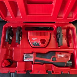 Milwaukee M12 Force Logic Cordless Press Tool Kit (3 Jaws Included) with Two 1.5 Ah Battery and Hard Case
