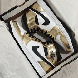 NEW Nike Air Jordan 1 Mid Gold SE Size 9 Mens Shoes 