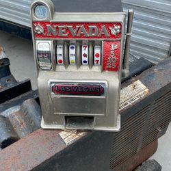 Vintage Nevada Las Vegas, Small Metal In Plastic Gambling Machine.