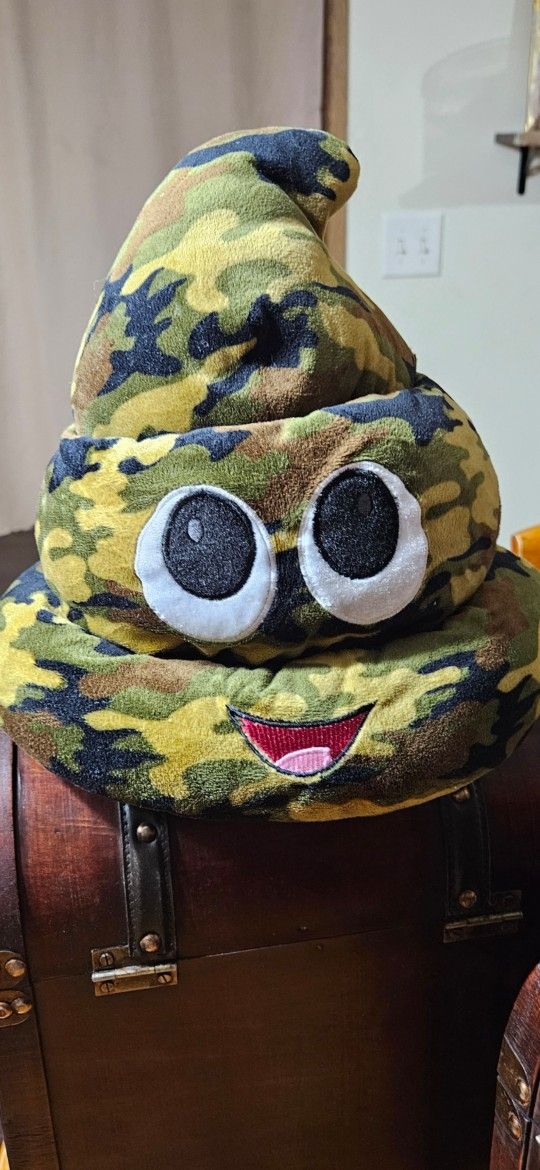 Preowned, plush Fleece CAMOUFLAG EMOJI POOP Hat,