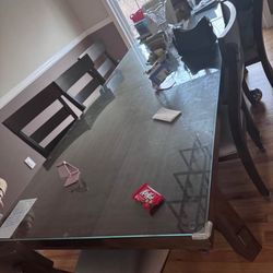 9 Piece Dining Room Table. Price Negotiable 