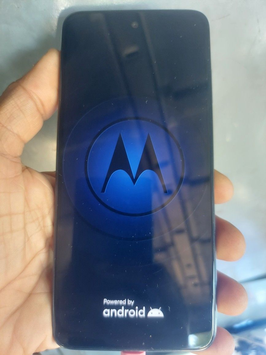 6.5" Motorola Moto 5G 2022 64GB BoostMobile 3 50MP camera Android 13