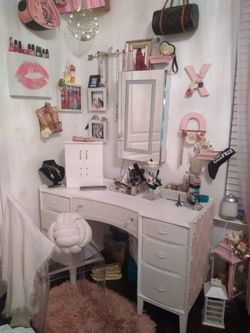 Make up desk