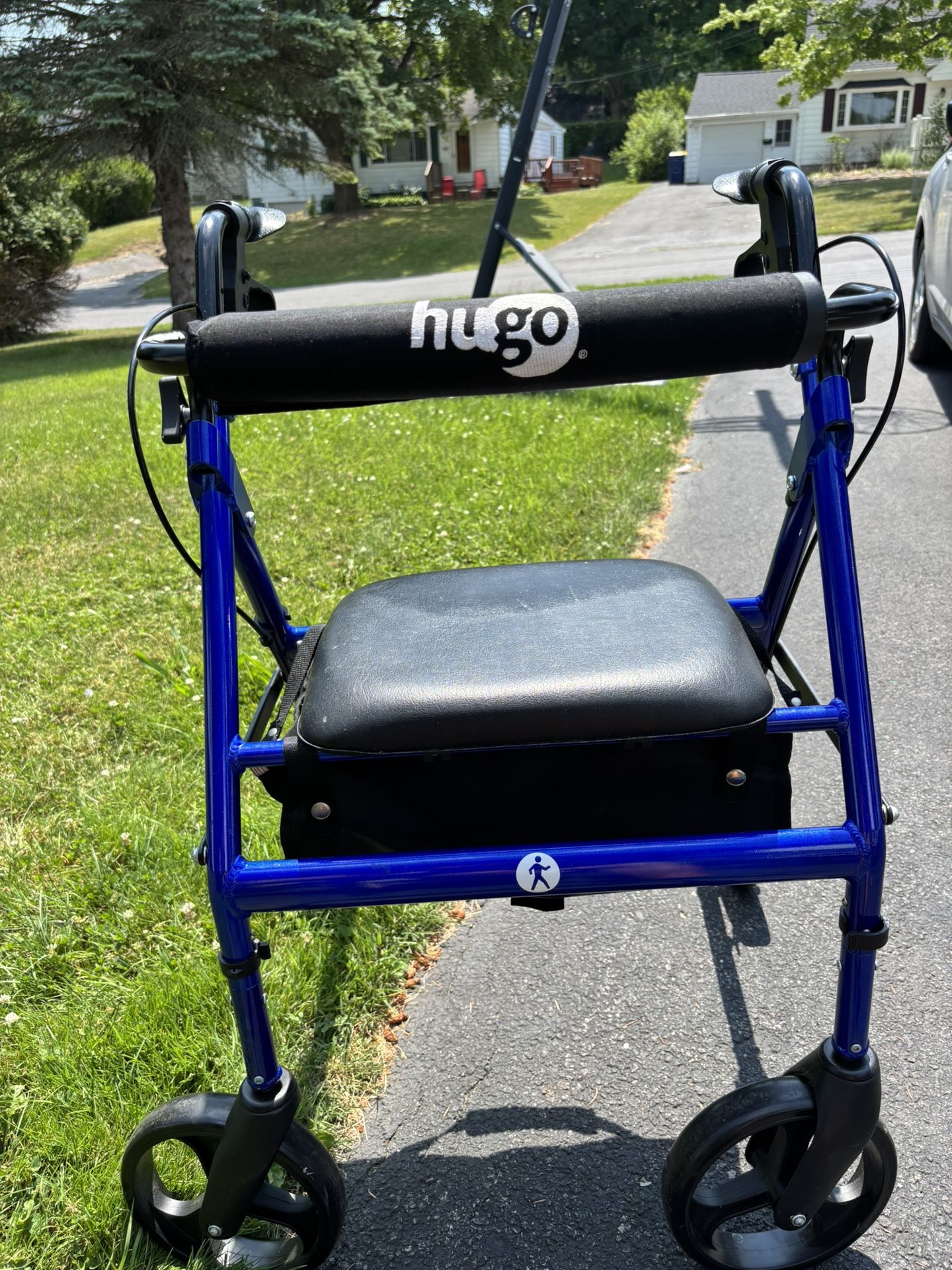 Hugo Walker With Seat With Storage-4 Wheels And 2 Hand Locks
