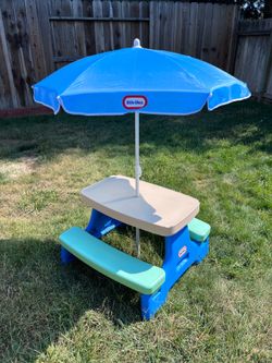Little Tikes Table w/Umbrella