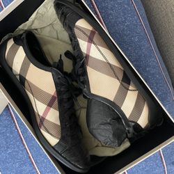 Burberry Women Shoes 