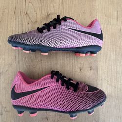 Nike Soccer Futbol Shoes Youth Girls 2.5 Excellent Condition!