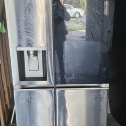 LG "Knock Knock" Refrigerator 