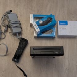 Nintendo Wii (console, remotes, dock)