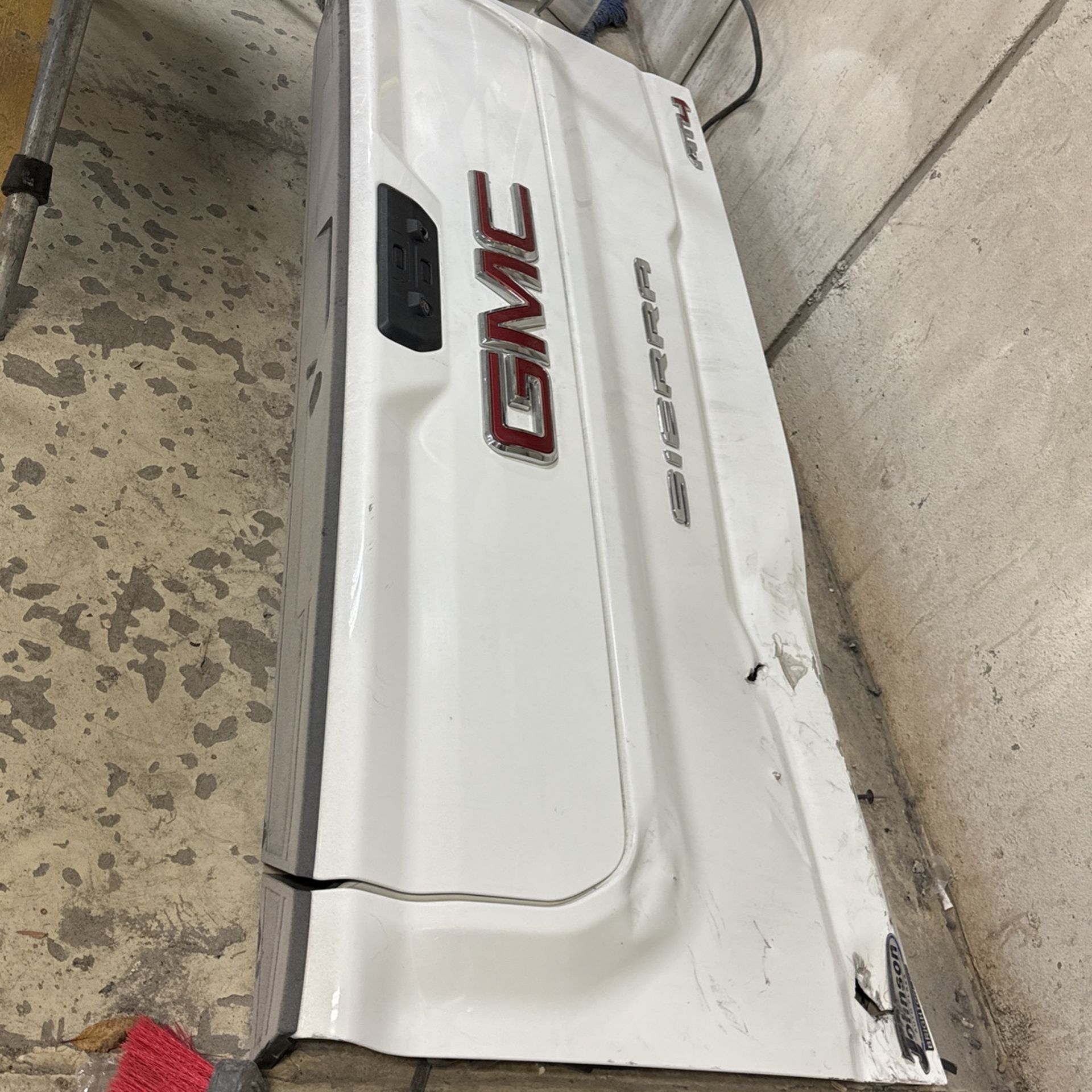 GMC SIERRA Tail Gate. Upper Half w/ Camera And Handle