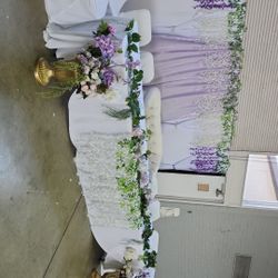 Table Cloth And Flowers Decoration 