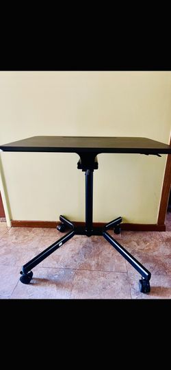 Mobil Laptop Table .