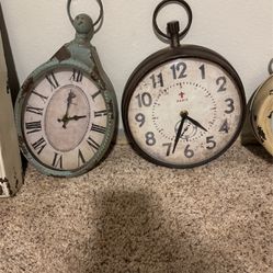 Vintage Looking Clocks