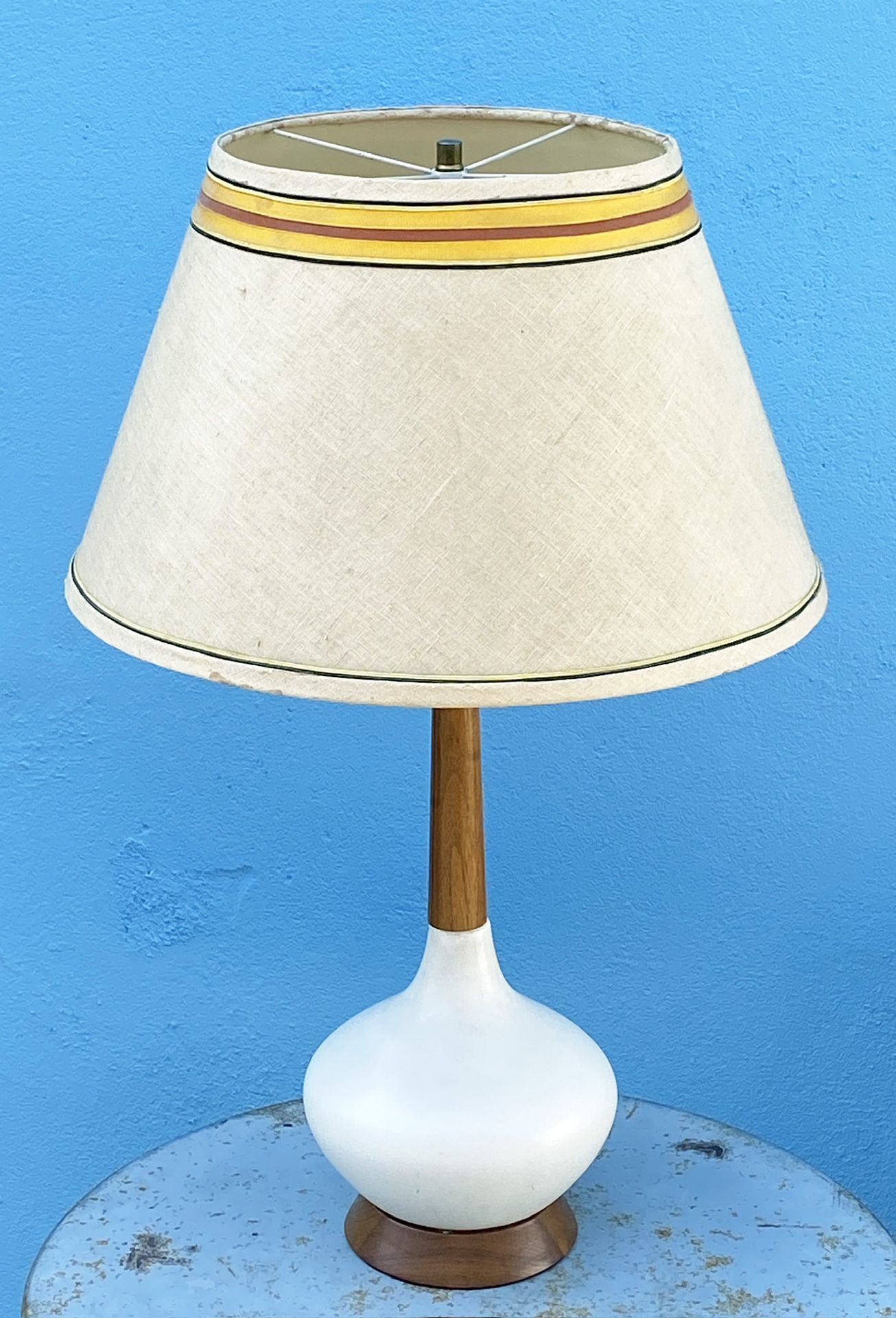 Mid century walnut and white ceramic table lamp w/vintage shade