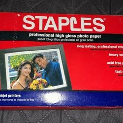 Staples Professional High Gloss Photo Paper 100 sheets 4" x 6" 

