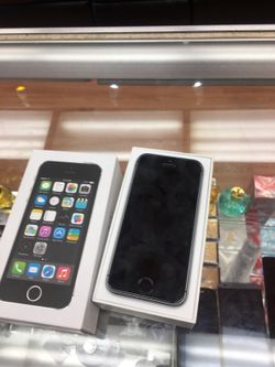 iPhone 5S 16gb factory unlocked with box & accessories