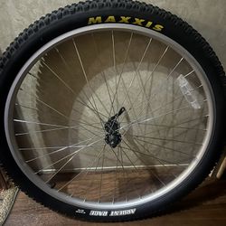 MAXXIS ardent race Tire/rim