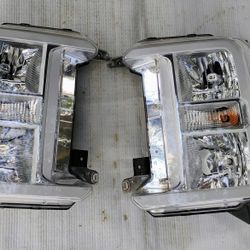 2023 TO 2024 FORD F250 SET OF HEADLIGHTS 