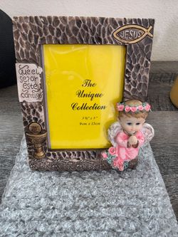 Vintage Resin Religious picture frame from "Unique Collection"