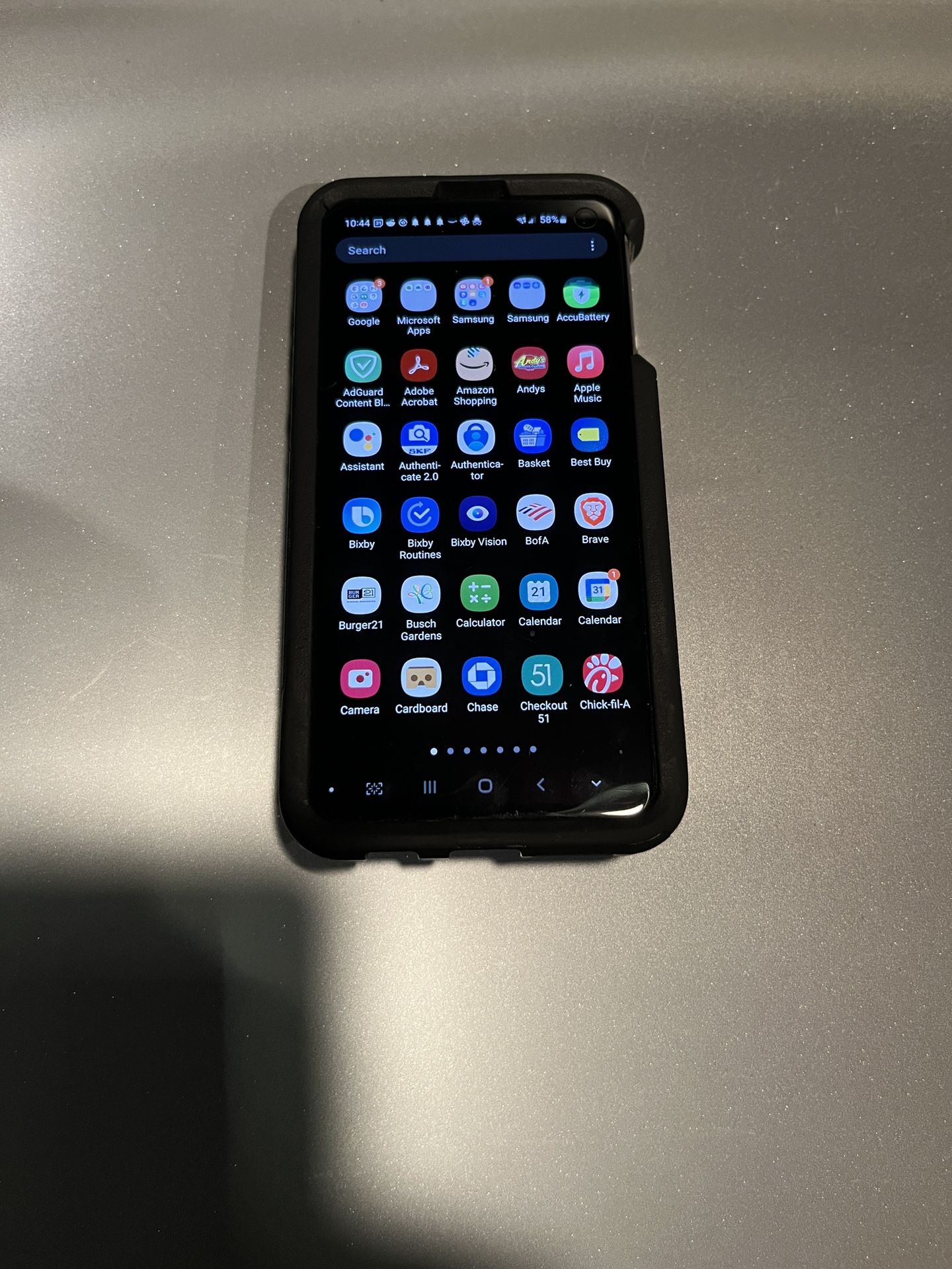 Samsung Galaxy S10e flawless condition amazing small form factor phone, headphone jack port, microSD